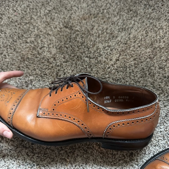 Allen Edmonds Tan Oxford Leather Shoes with Broguing - Picture 7 of 8